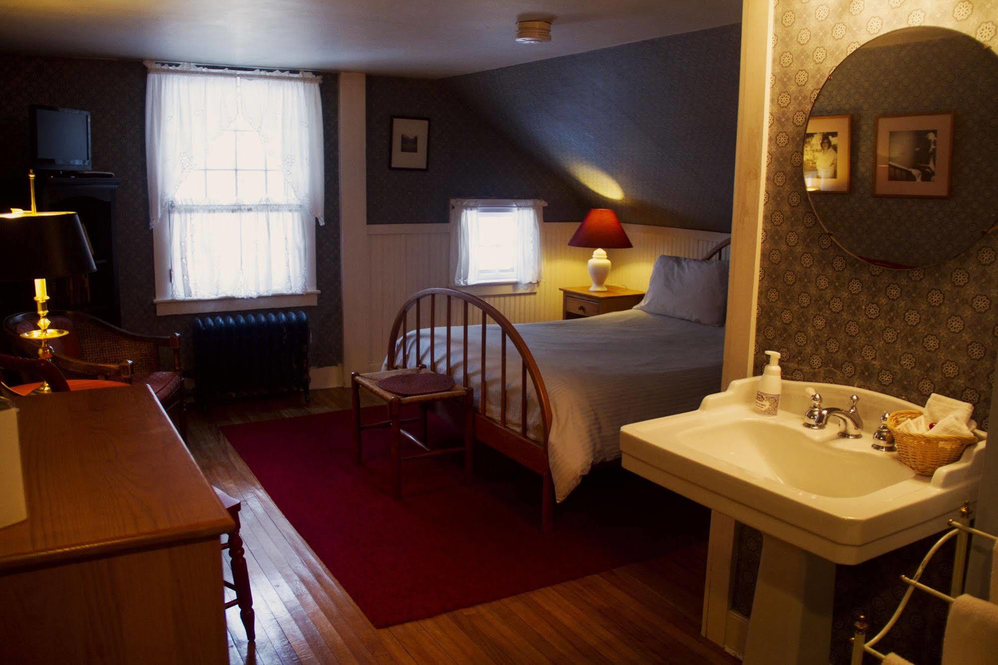 Inn At Baldwin Creek & Mary'S Restaurant Bristol Esterno foto