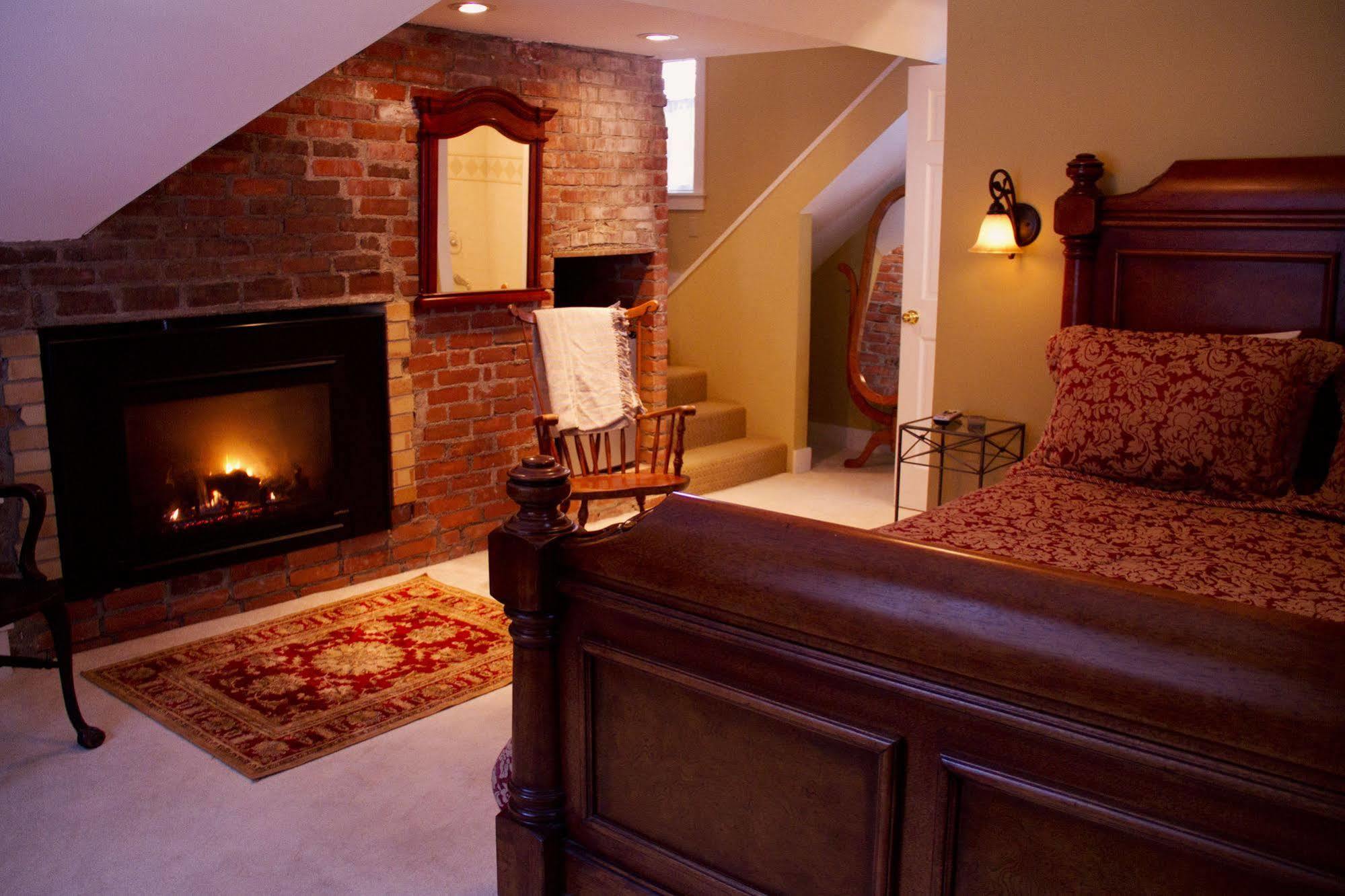 Inn At Baldwin Creek & Mary'S Restaurant Bristol Esterno foto